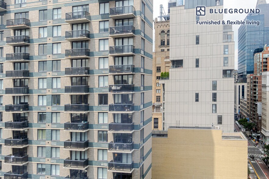 Building Photo - 200 E 23rd St