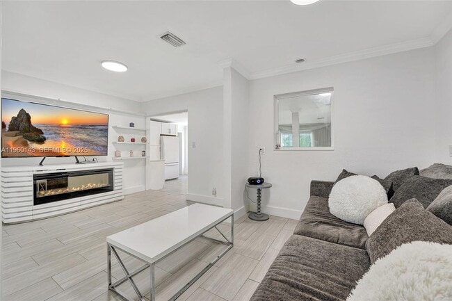 Building Photo - 701 NE 8th St