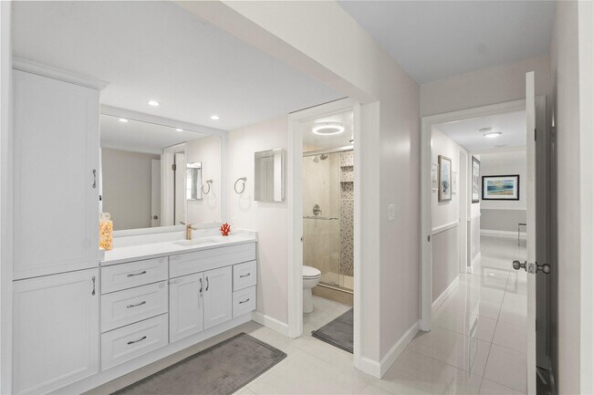 Building Photo - 5200 N Ocean Blvd