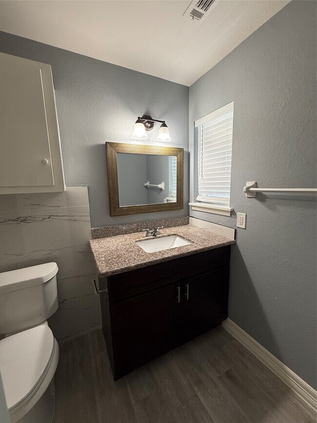 Building Photo - 5830 Clarewood Dr