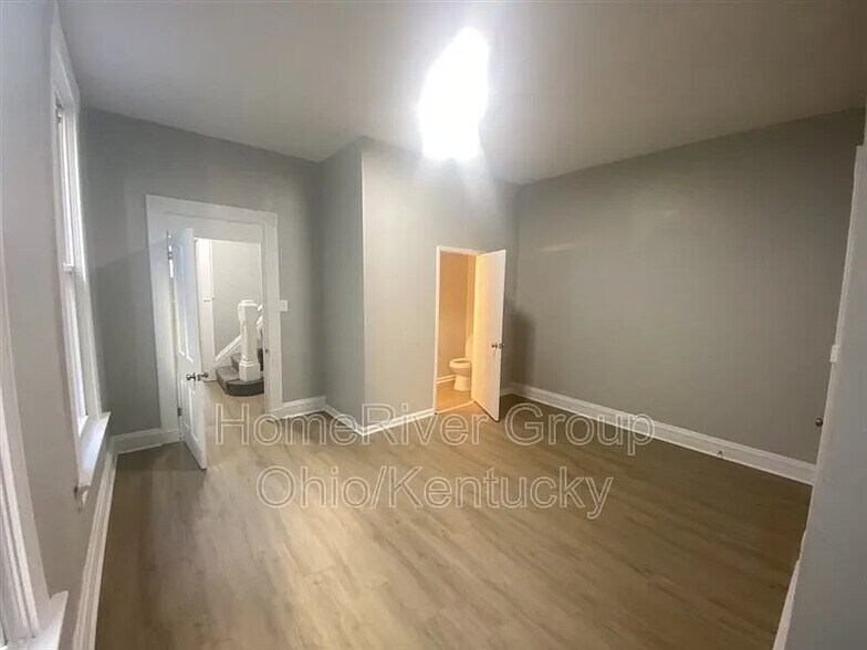 Building Photo - 329 E 16th St