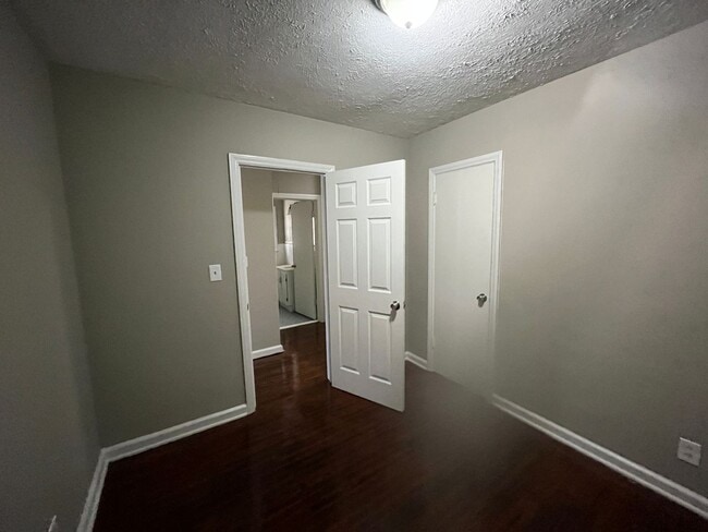 Building Photo - 4 Bedroom / 2 Bathroom Home for Rent in Co...