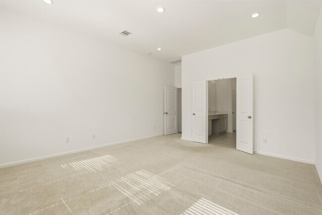Building Photo - 6407 Amberwood Dr