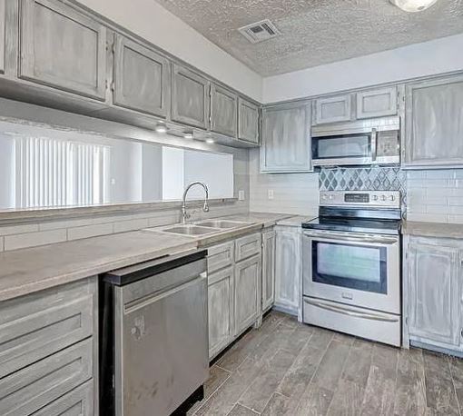 Kitchen - 3610 Vineyard Dr