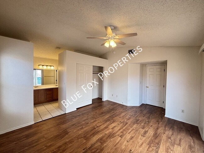 Building Photo - 9913 N Woodstone Trail