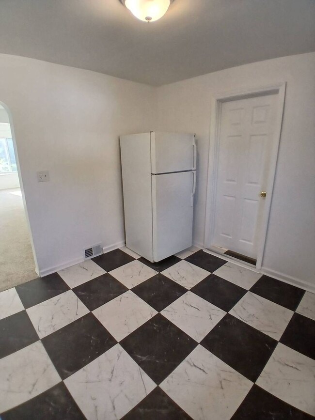 Building Photo - Newly Renovated 4BR/1BA Single-Family Home with Garage – Cleveland