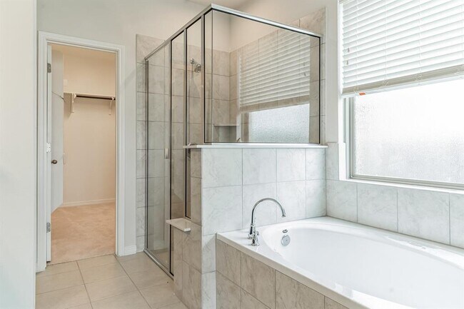 Building Photo - 4425 Shady Hl Ln