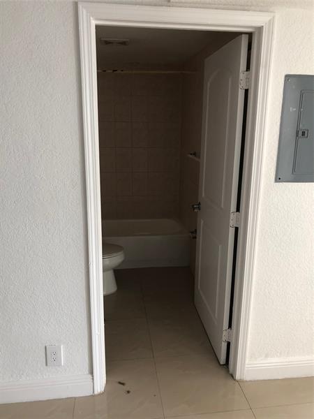 Building Photo - 110 SE 2nd St