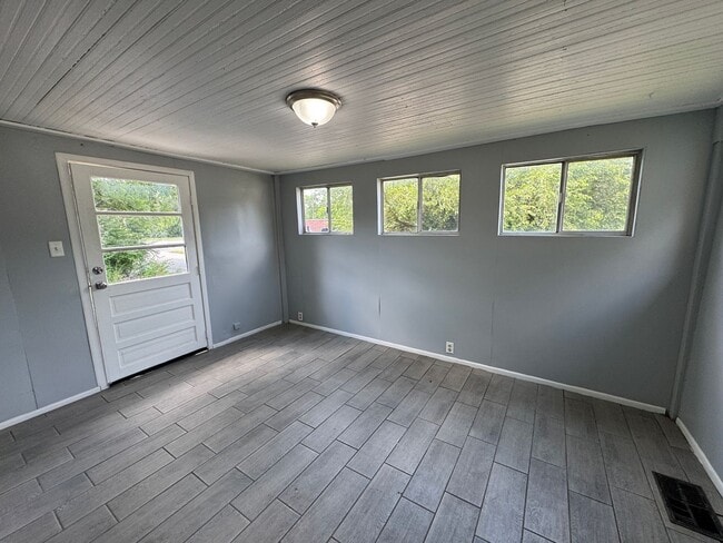Building Photo - 2217 Terrace Ave