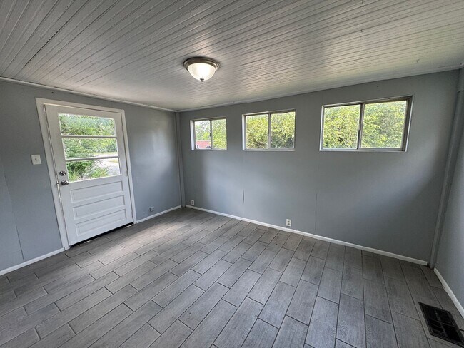 Building Photo - South Fountain Square 2 Bed 1.5 Bath