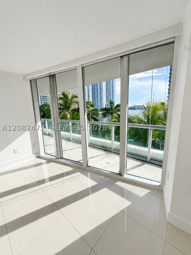 Building Photo - 465 Brickell Ave