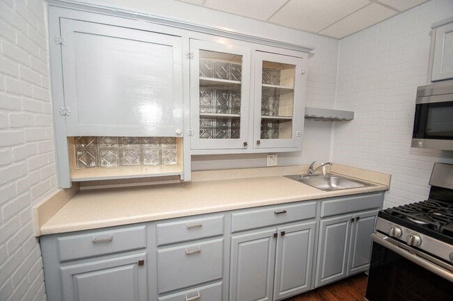 Building Photo - 5819 E Washington St