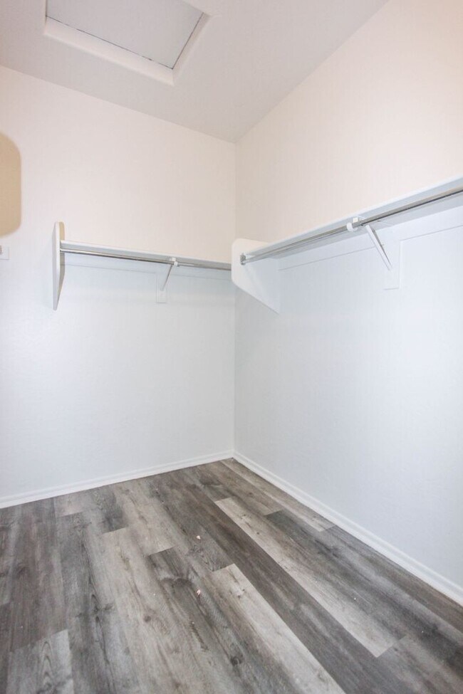 Building Photo - Three Bedroom Quailwood Home