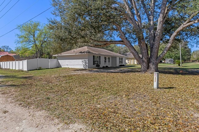 Building Photo - 2205 Bluegrass St