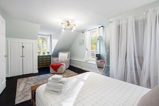 Building Photo - 78 Morning St