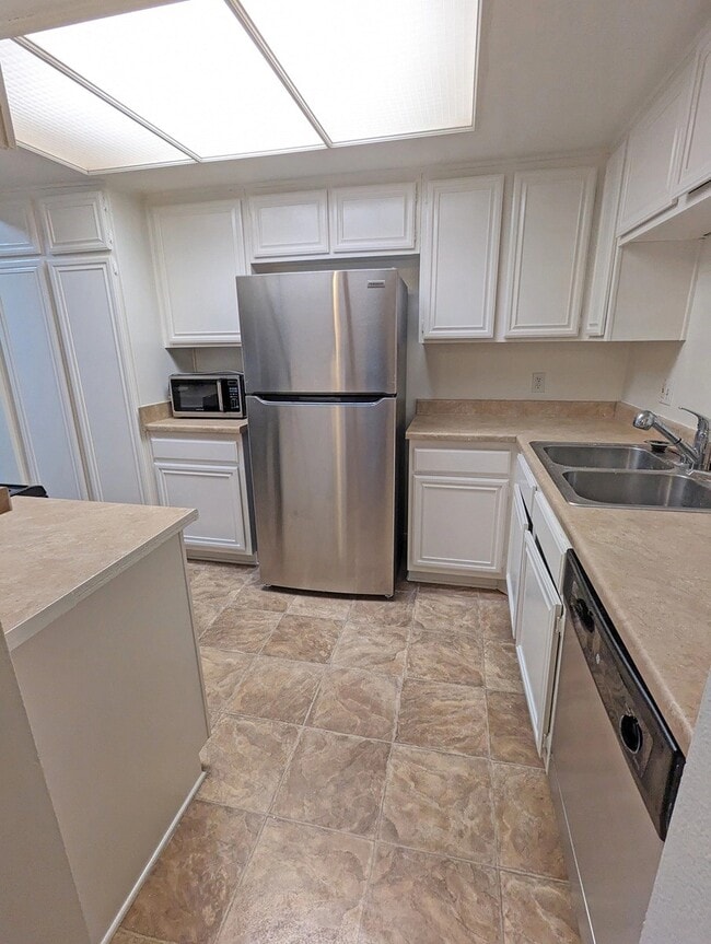 Building Photo - 4454 Coldwater Canyon Ave