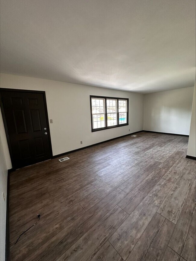 Building Photo - 6335 Hansley Dr