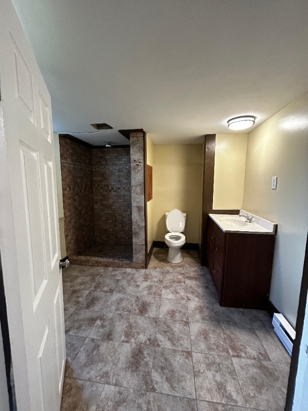 Building Photo - 92 Farview St