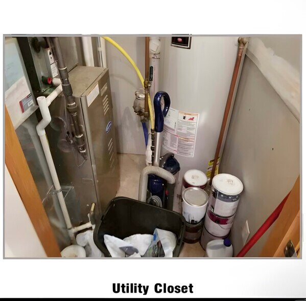 Building Photo - 1019 NE Greenview Dr