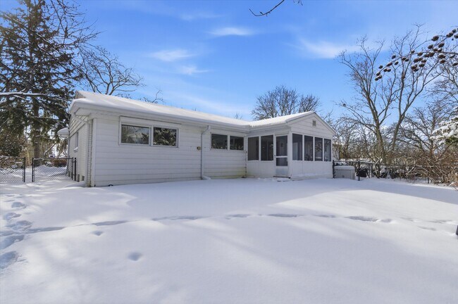 Building Photo - 1510 Barnard Rd