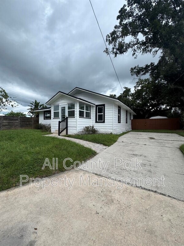 Building Photo - 1441 Dann St