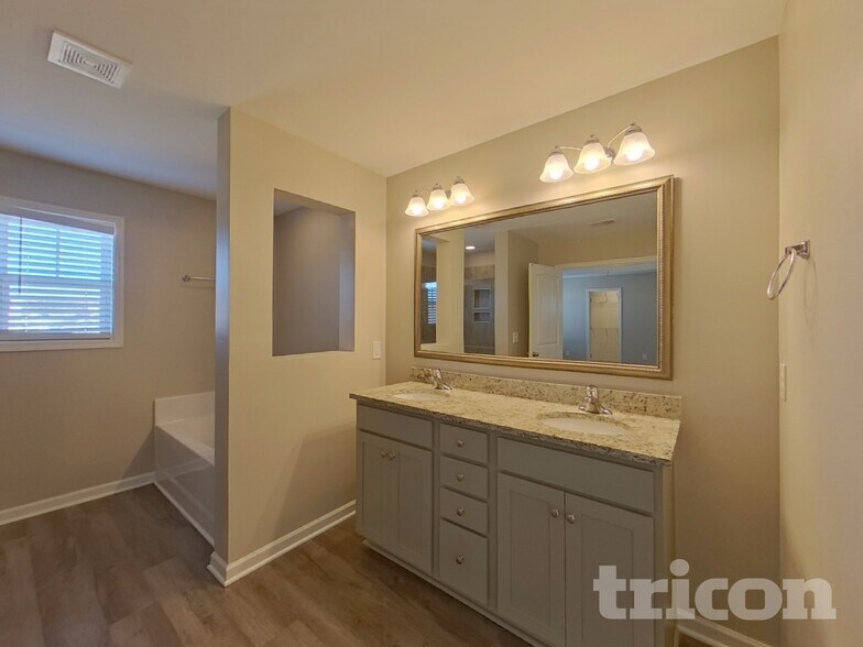 Building Photo - 214 Pilcher Dr