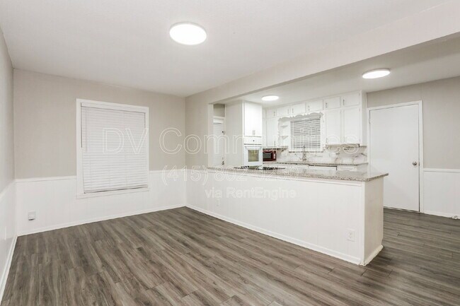 Building Photo - 2901 Creston Ave