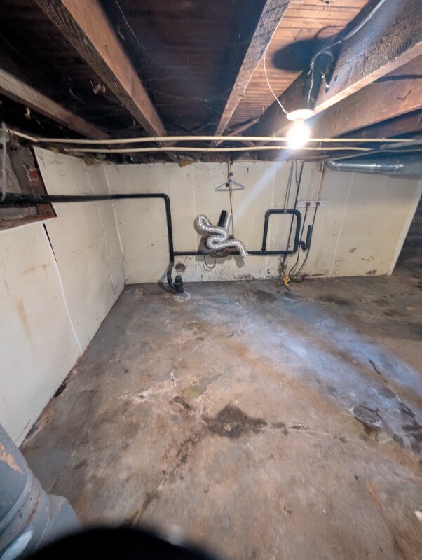 Building Photo - 352 S Maple St