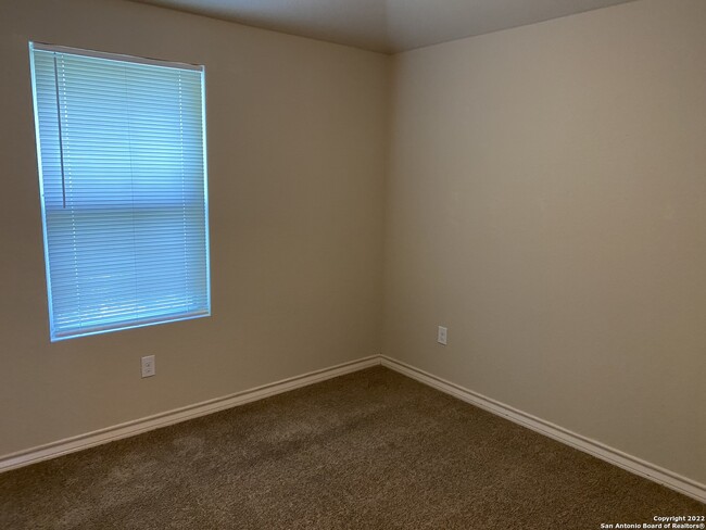 Building Photo - 6958 Lakeview Dr.