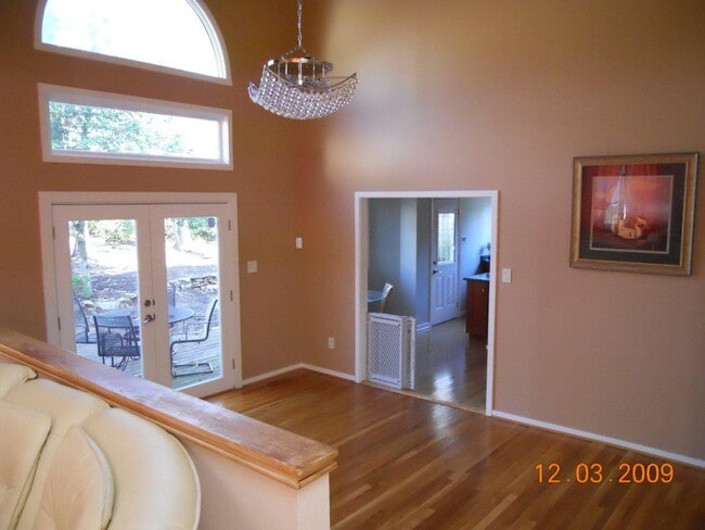 Building Photo - 10040 Stonemill Rd