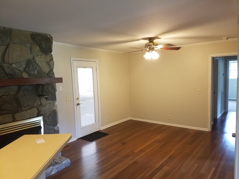 Dining room. - 665 Harpeth Bend Dr