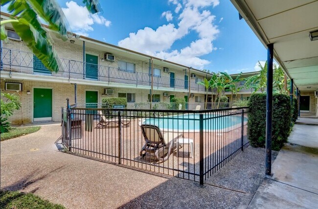 Building Photo - 1903 Commonwealth St