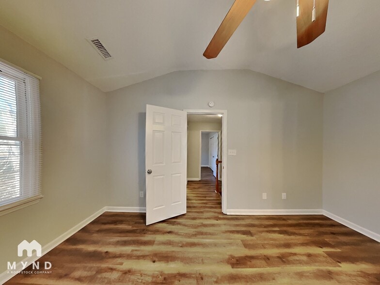 Building Photo - 904 Estelle Ct