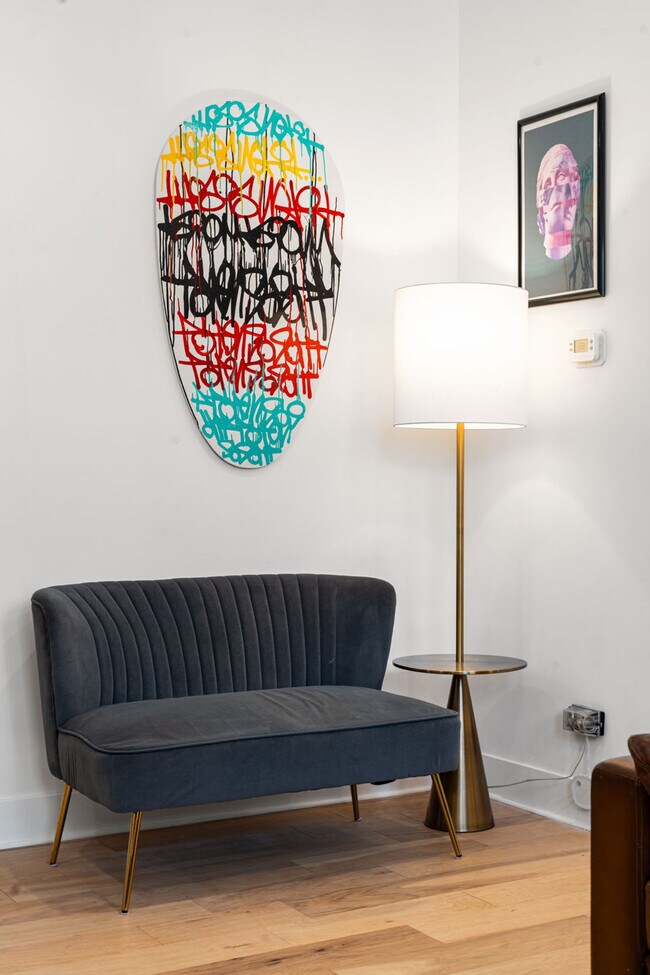 Building Photo - 1941 W Augusta Blvd