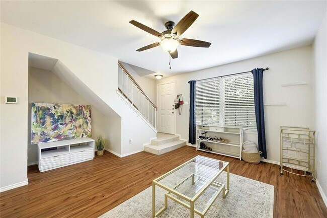 Building Photo - 1411 Gracy Farms Ln