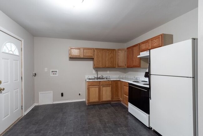 Building Photo - 6218 E Hampton Dr