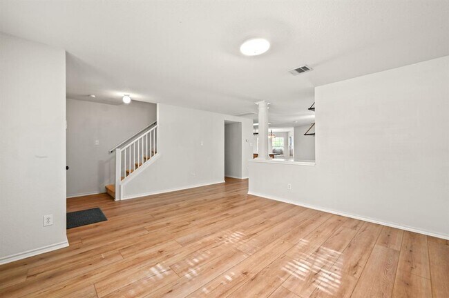 Building Photo - 11140 Currin Ln
