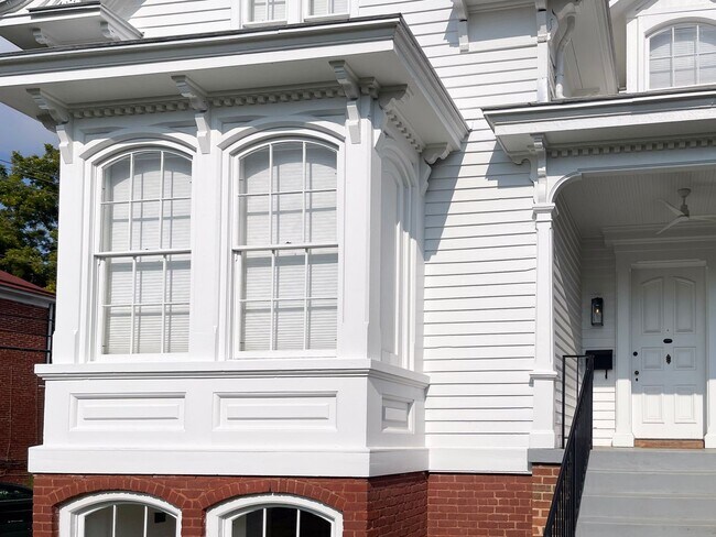 Building Photo - 413 Ridge St