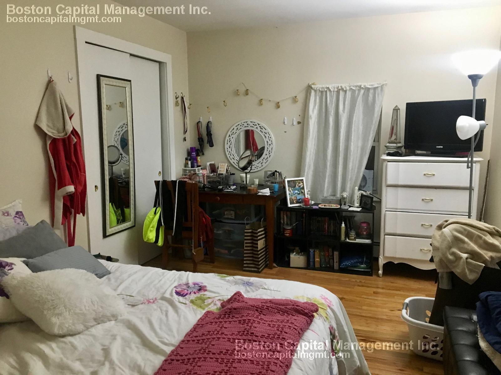 Building Photo - 42 Sewall St