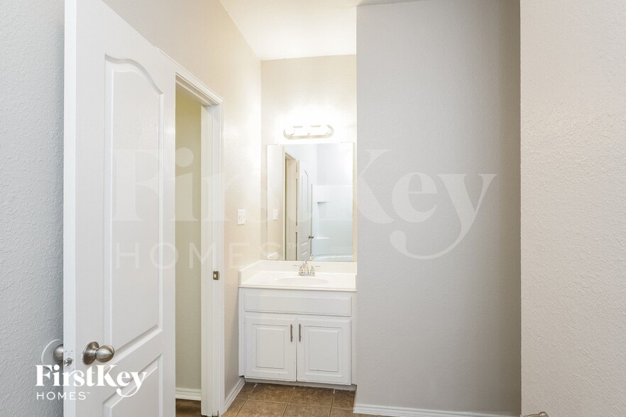 Building Photo - 2016 Cattle Creek Rd