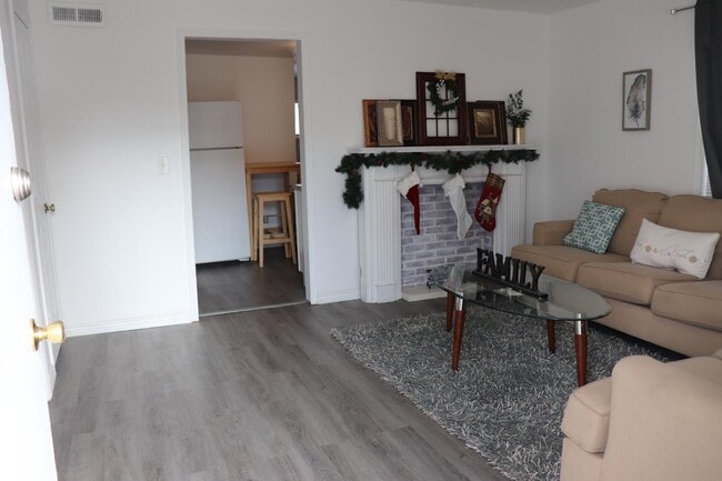 Building Photo - 44 W 2700 S