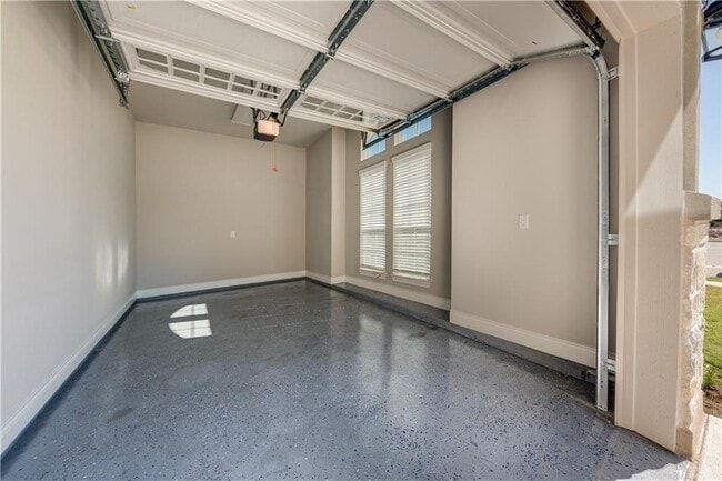 Building Photo - 705 Campino Dr