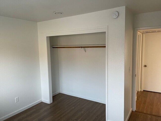 Building Photo - Modesto 2 Bedroom 1 Bathroom Town Home