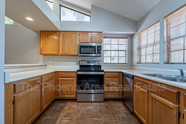 Building Photo - 735 N Tangerine Dr