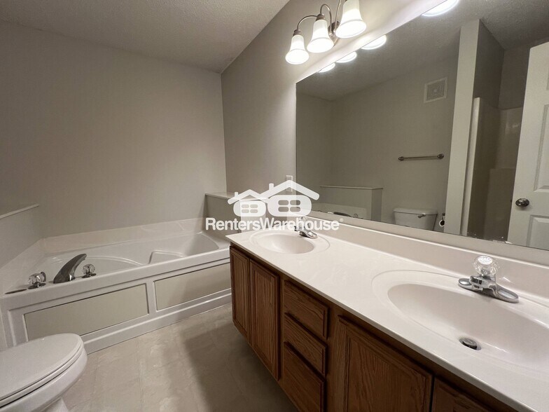 Building Photo - 17343 River Birch Ln S E