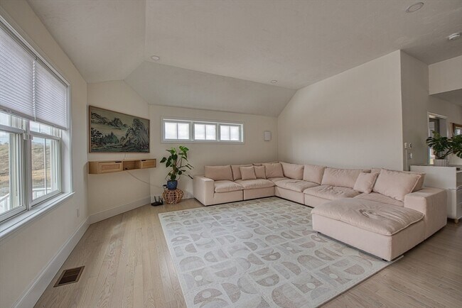 Building Photo - 35 Metacomet Rd