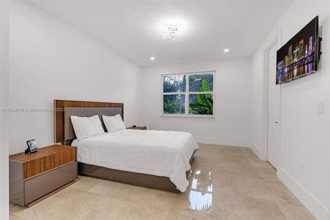 Building Photo - Southwest 130th Terrace, Miami, FL 33156 -...