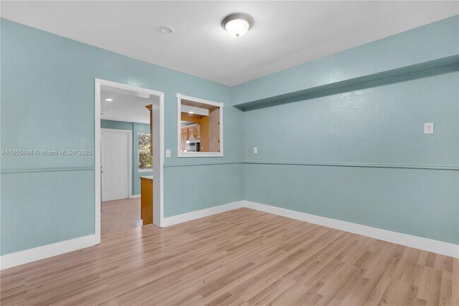 Building Photo - 1245 NE 117th St