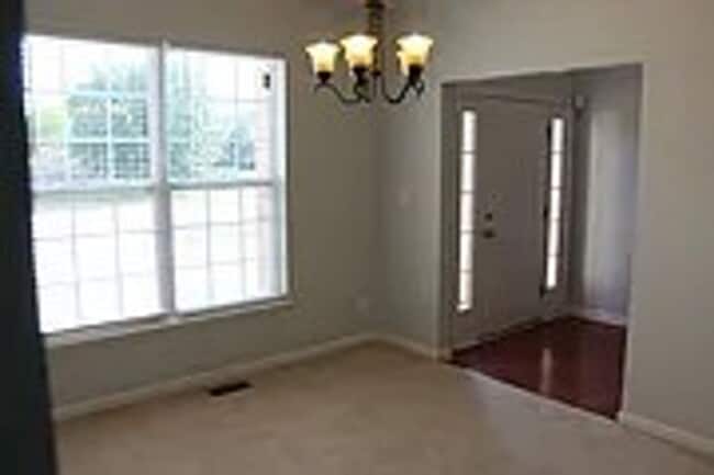 Building Photo - Beautiful 5 Bedroom Plainfield Home for Rent
