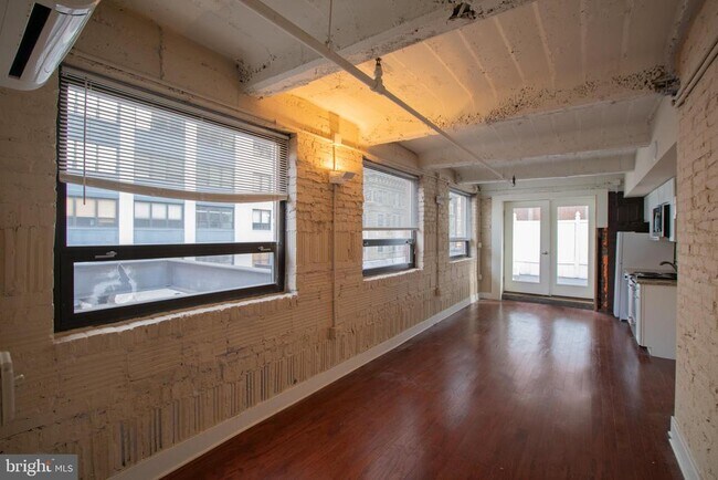 Primary Photo - 1501 Locust St
